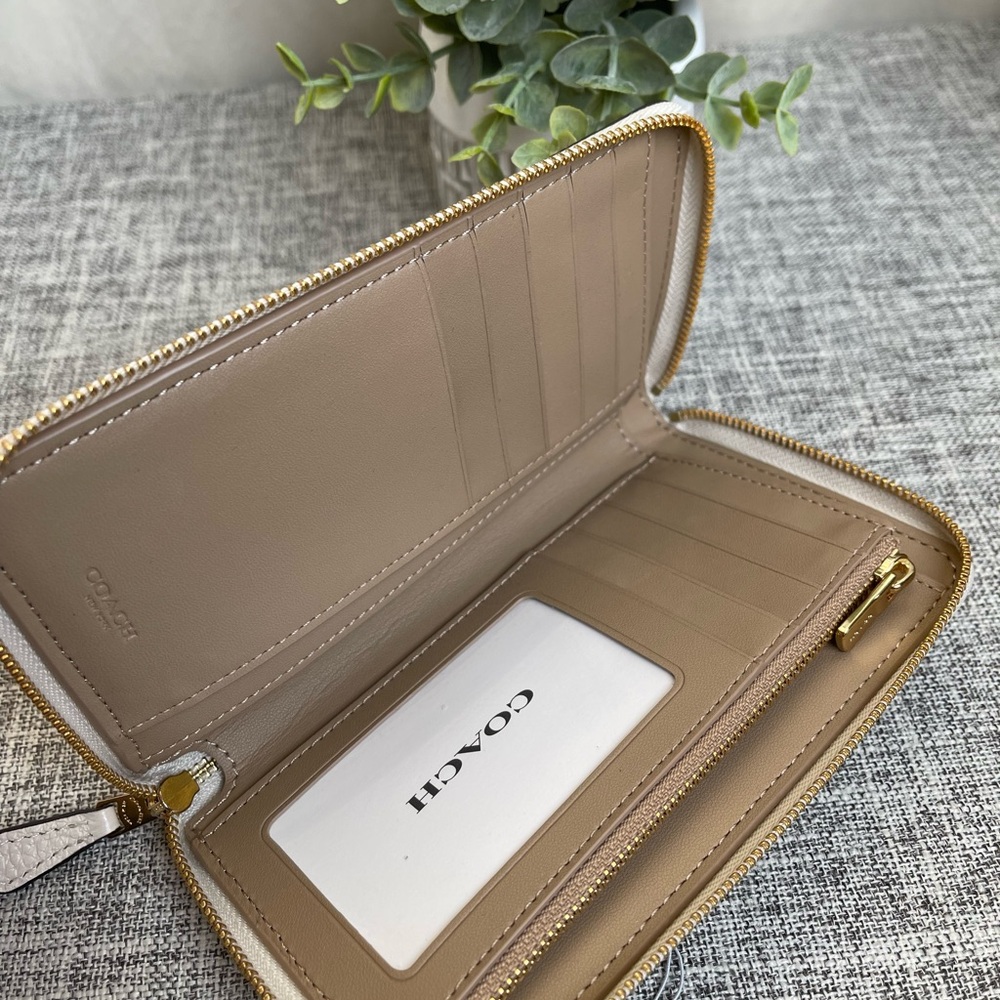 $99(BrandNew)Coach Medium Id Zip Wallet with Diary Embroidery - Picture 2 of 8